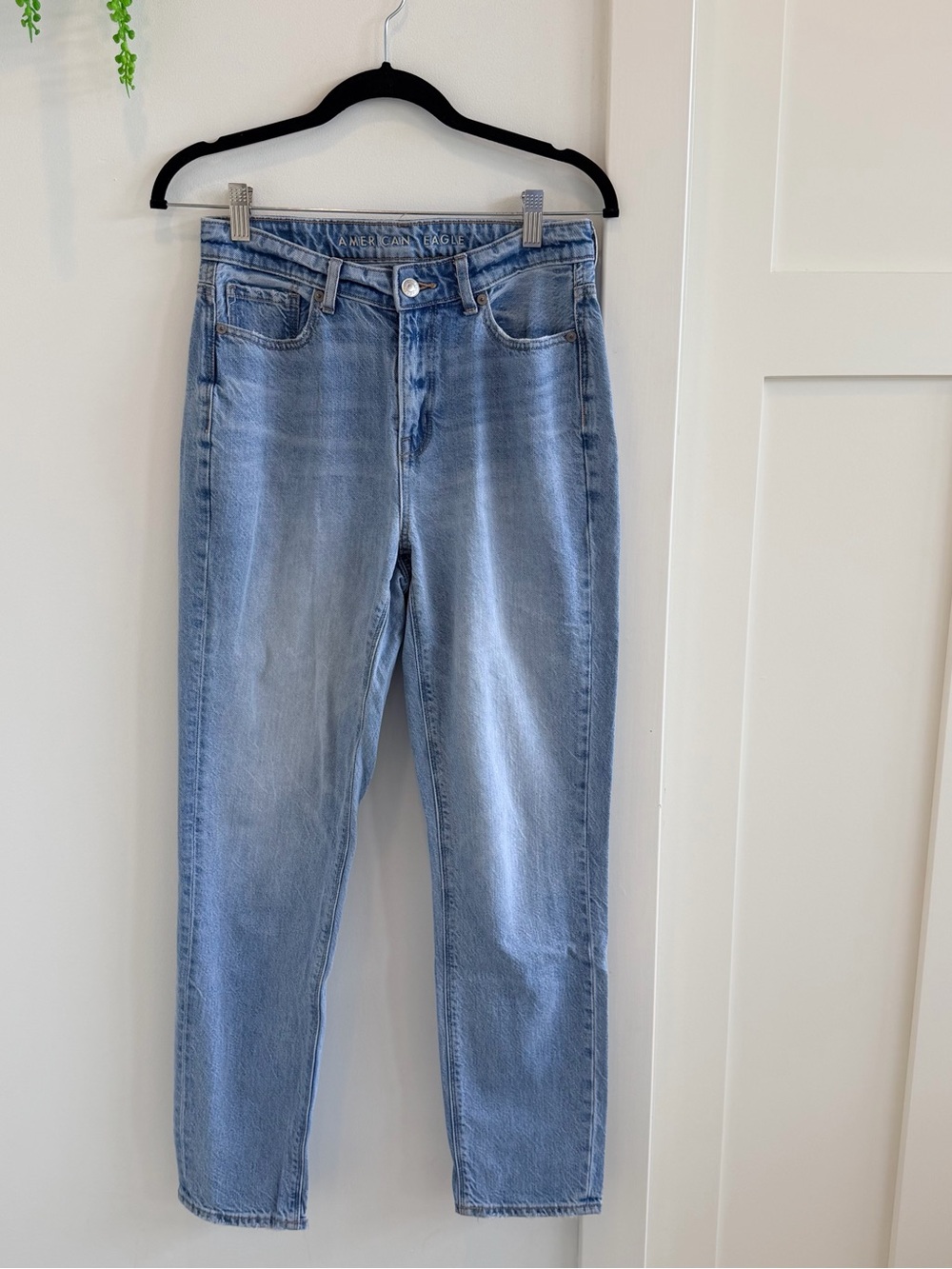 American Eagle Outfitters Women’s Mom Jeans Light Blue Straight Leg Jeans 4 Long